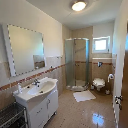 Apartment M A *