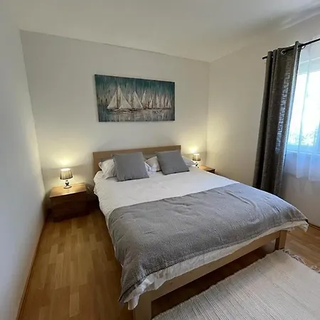 Apartment M A *