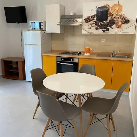 M A Apartment *