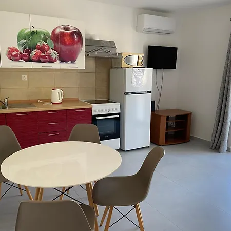 M A Apartman *